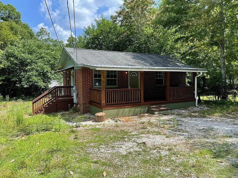 Opelika House: 207 Smith Ct