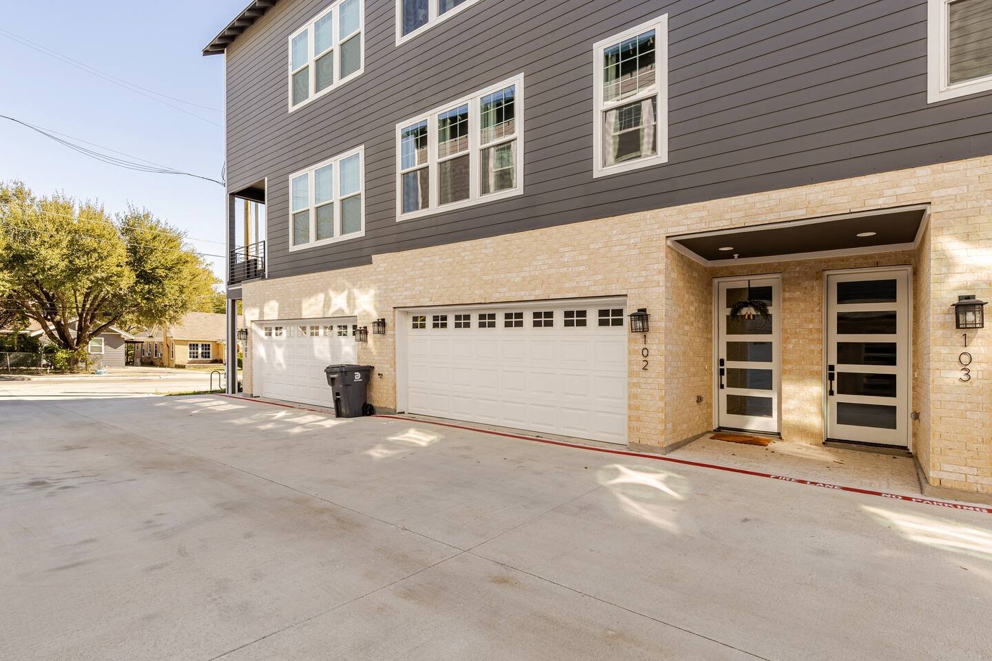 Dallas Condo: 631 N Tyler St