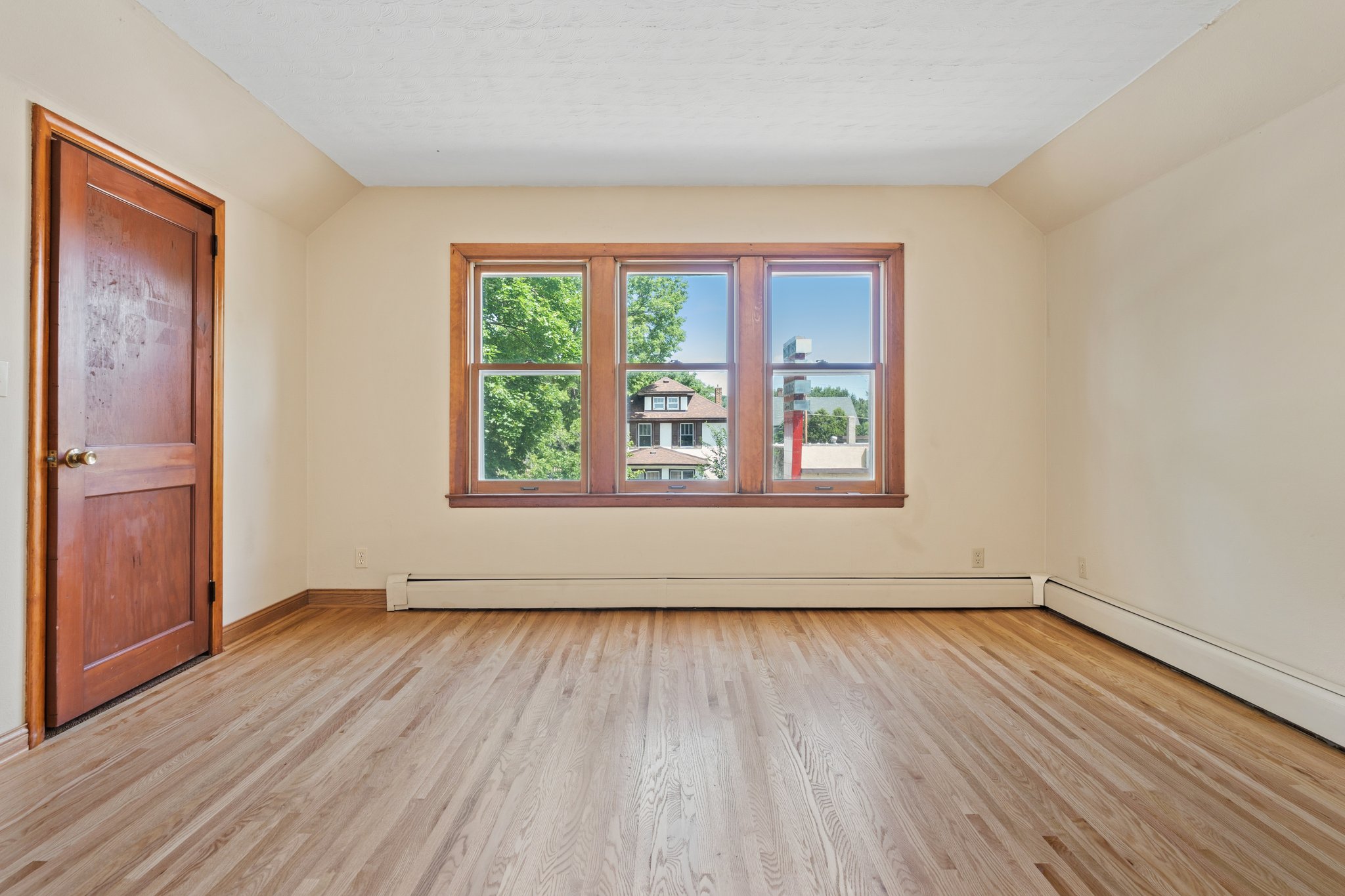 ST PAUL Multiplex: 794 Randolph Ave