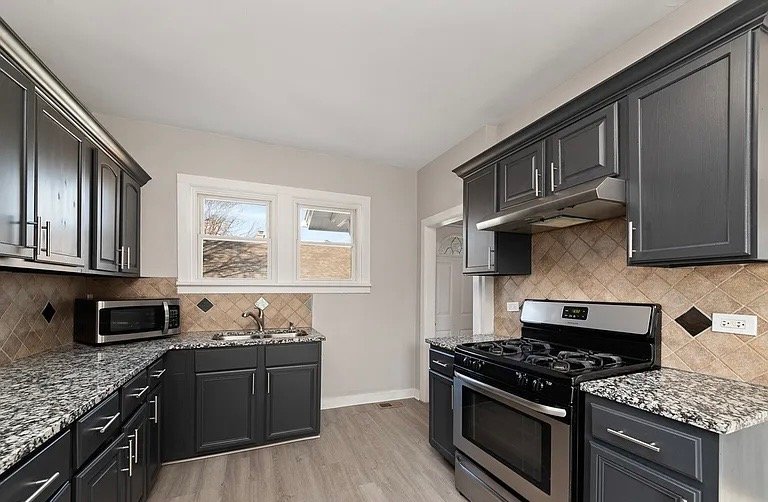 Aurora House: 742 E Downer Pl