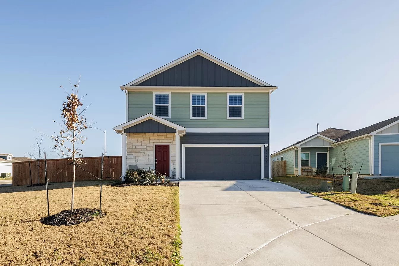 Del Valle House: 15313 Pale Glow Cv