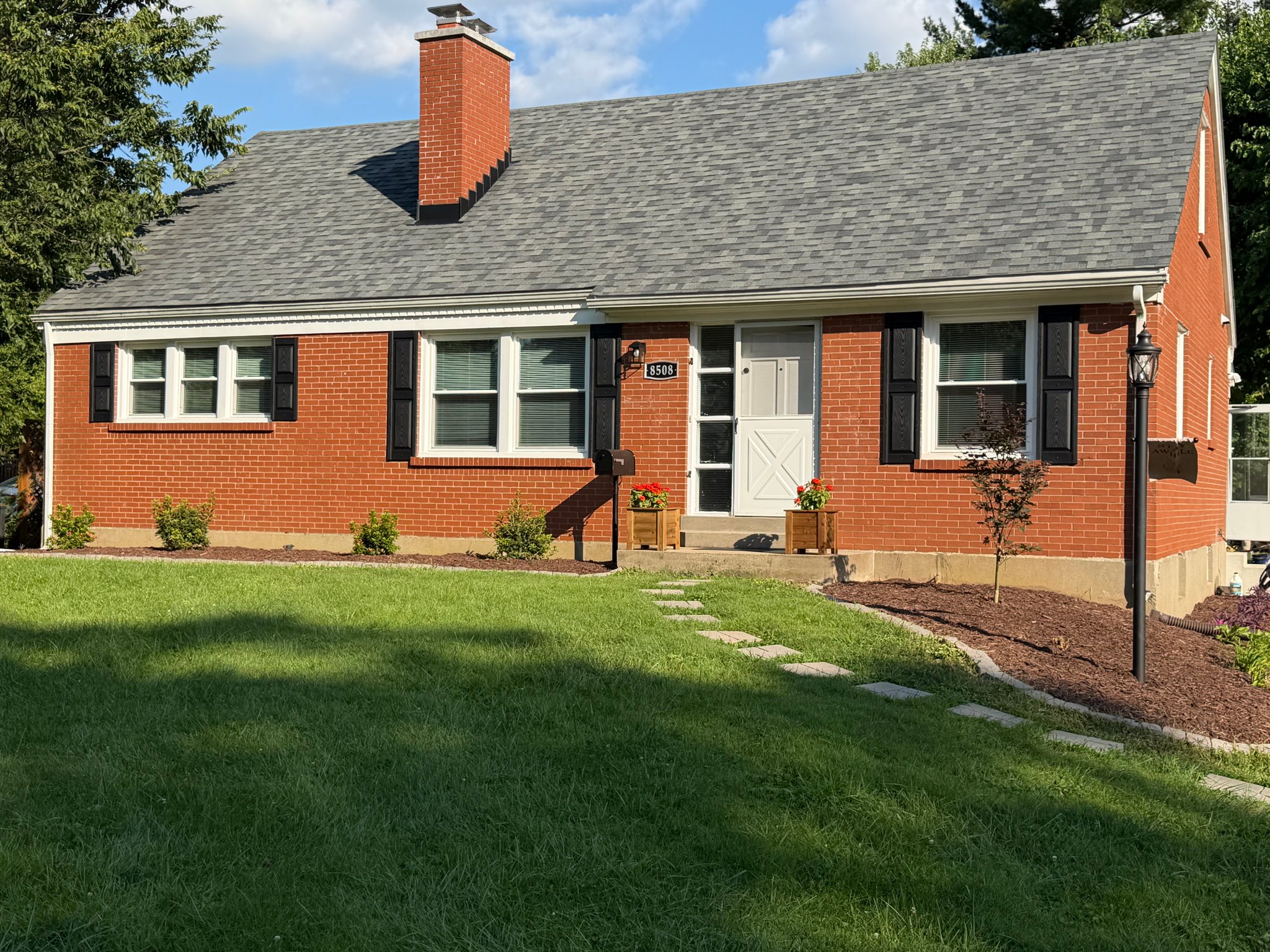 Louisville House: 8508 Perry Rd