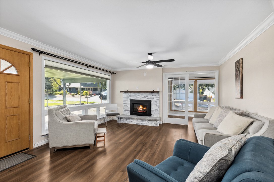 Seattle House: 644 S 189th St