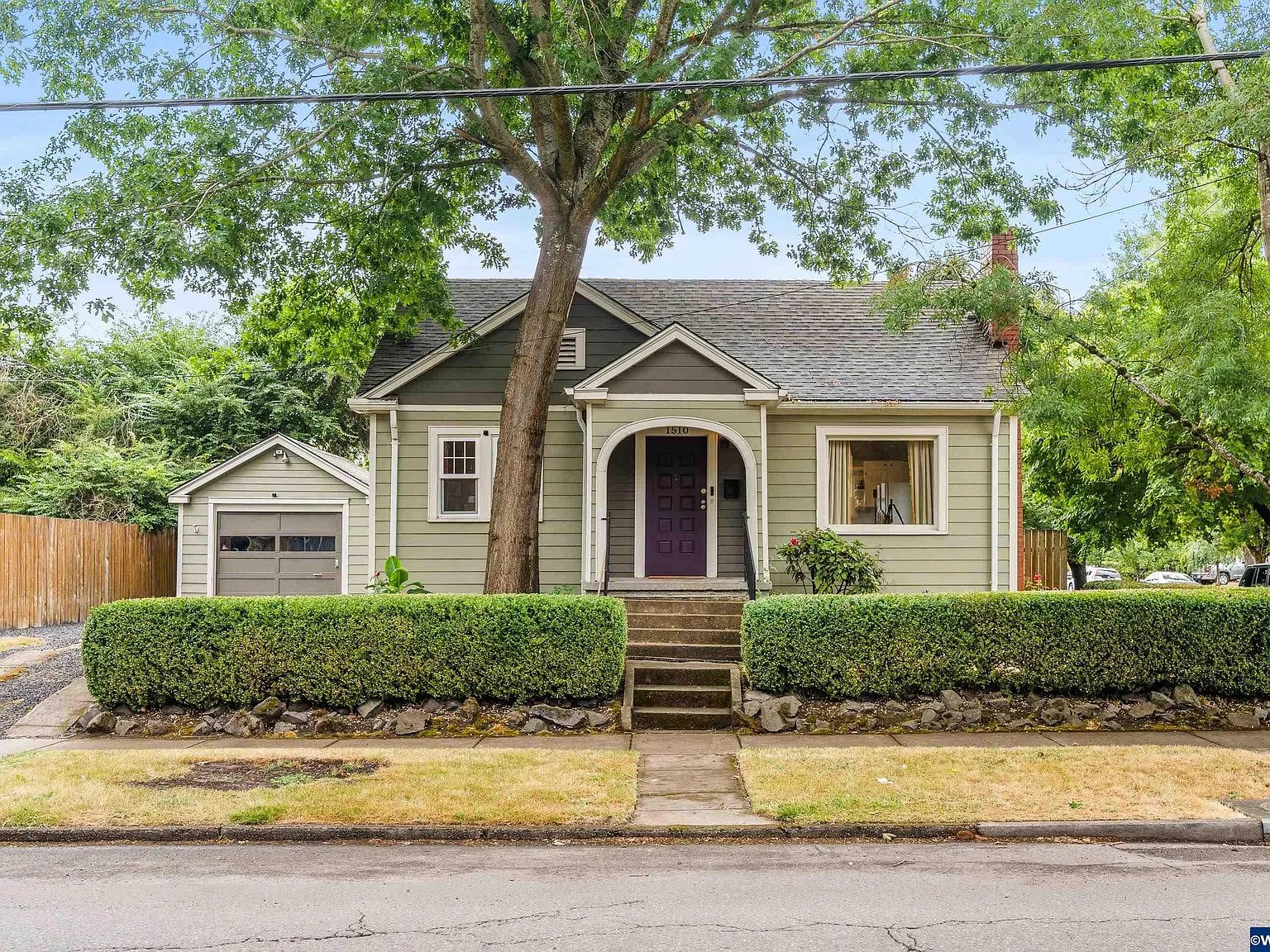 Salem House: 1510 Summer St NE