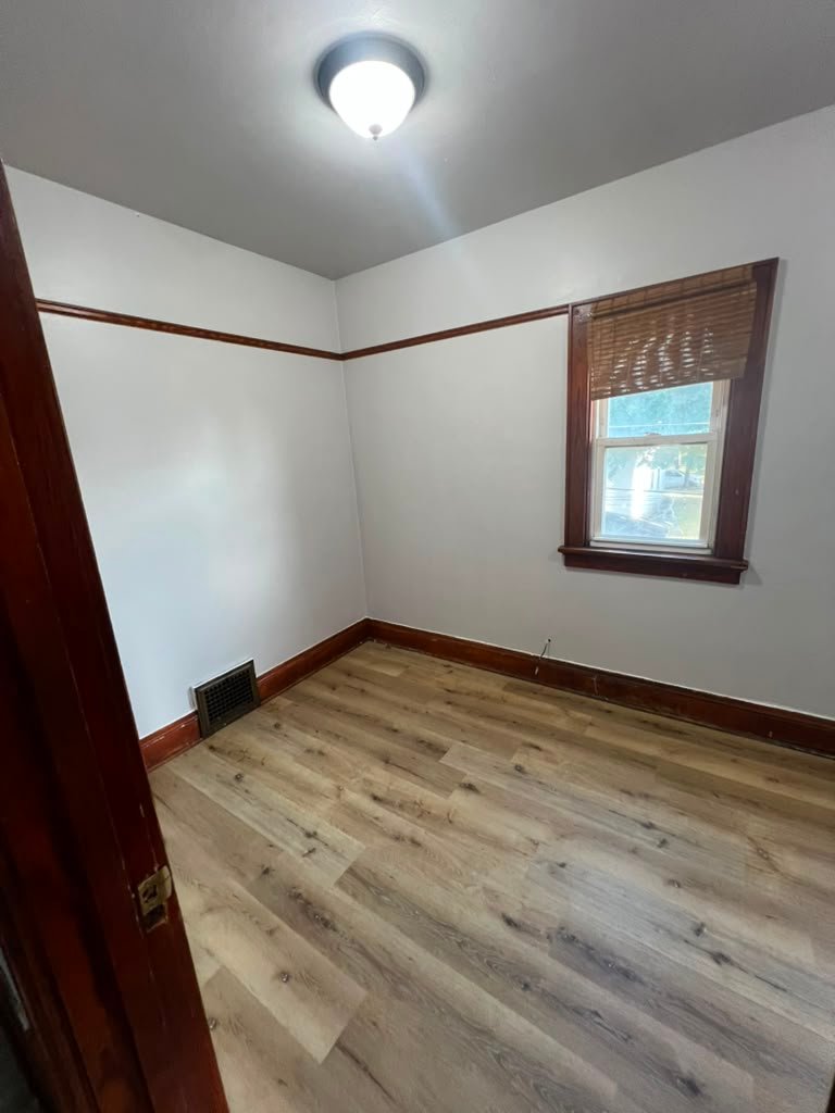 Milwaukee Multiplex: 5021 N 27th St - Upper unit