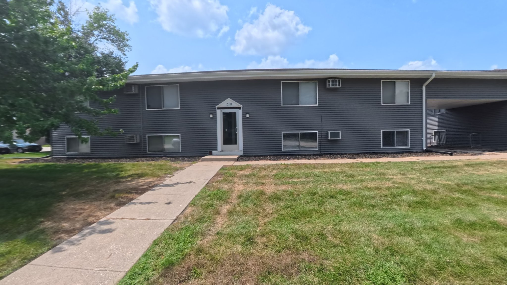 Ankeny House: 310 NW Chapel