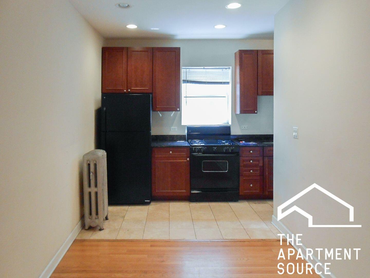 Chicago Condo: 3916 N Pine Grove
