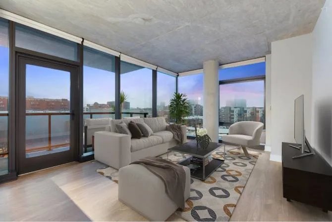 Chicago Condo: 1048 W Van Buren St