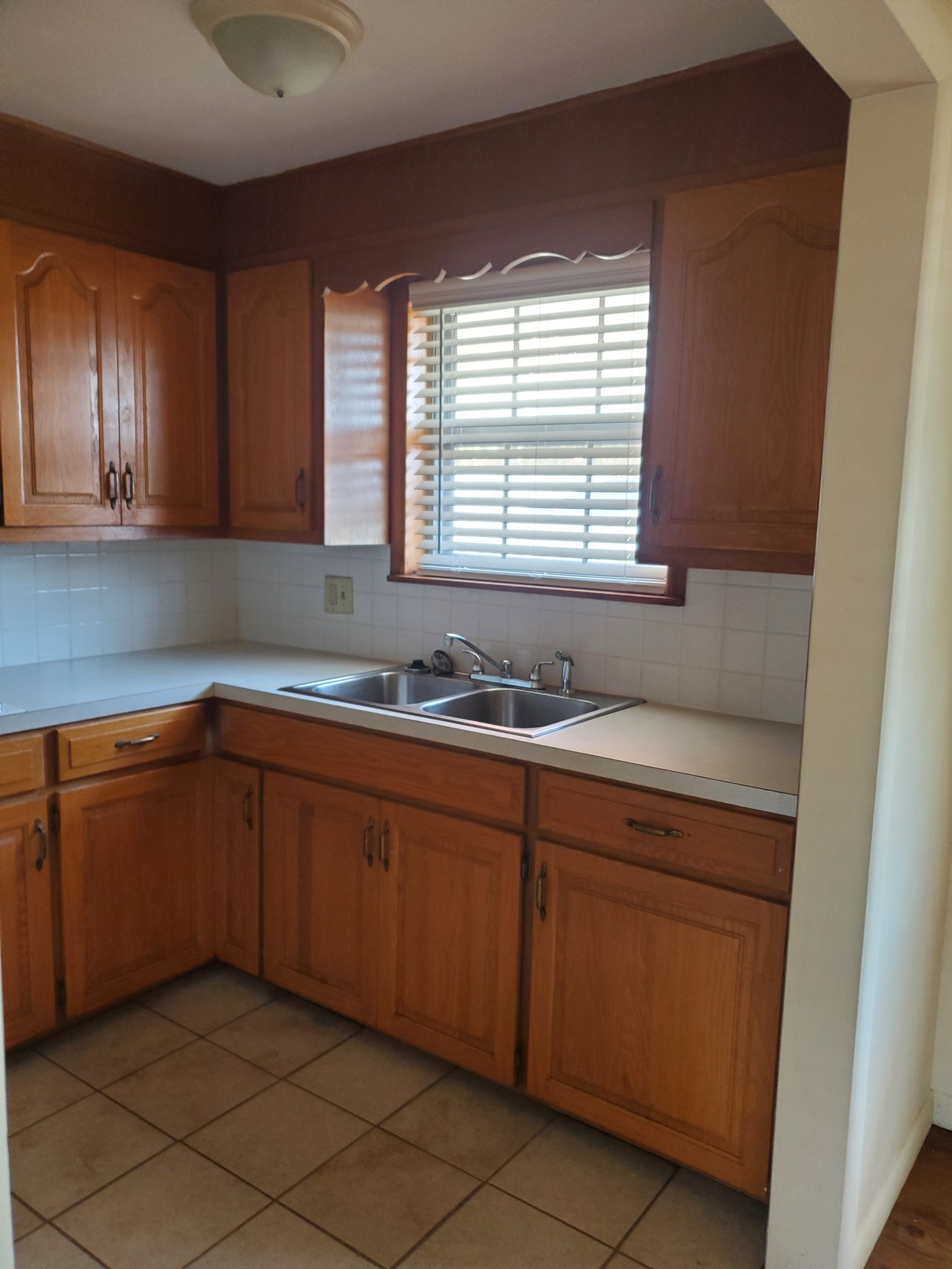 Springfield Apartment: 1234 E Elm