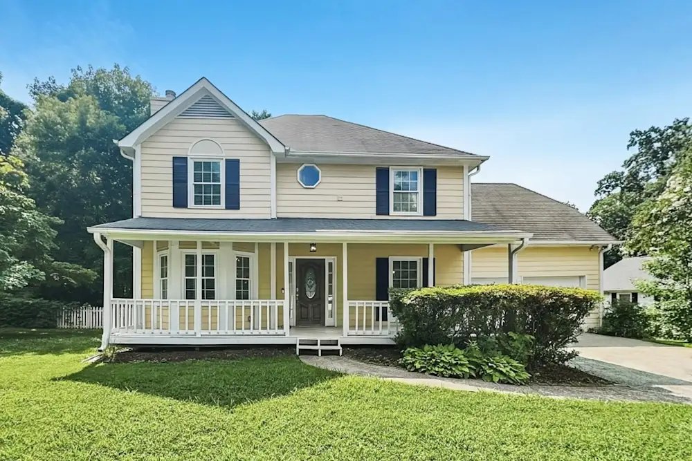 Kennesaw House: 4352 Lakeside Hills Way NE