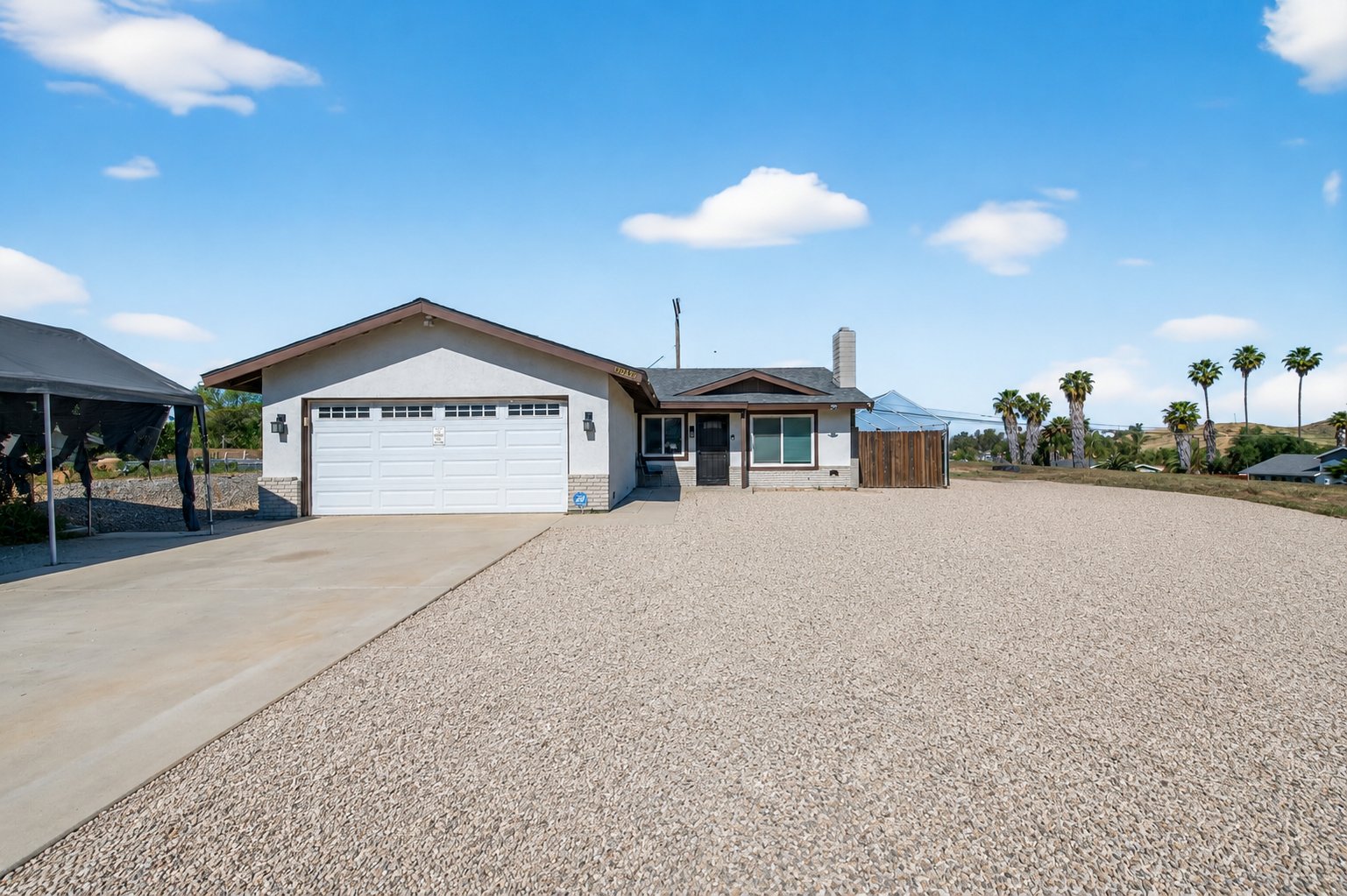 Menifee House: 29121 Avenida de las Flores
