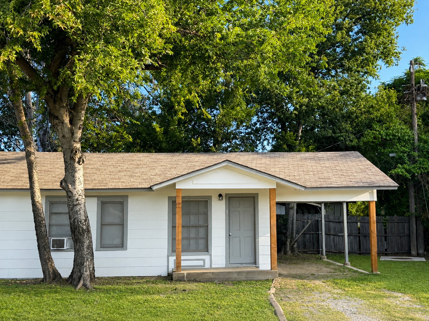 White Settlement Apartment: 300 Delmar Ct