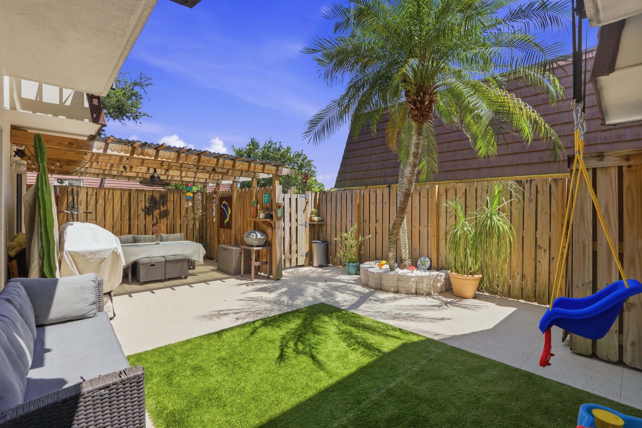 Palm Beach Gardens Townhome: 1806 18th Ln
