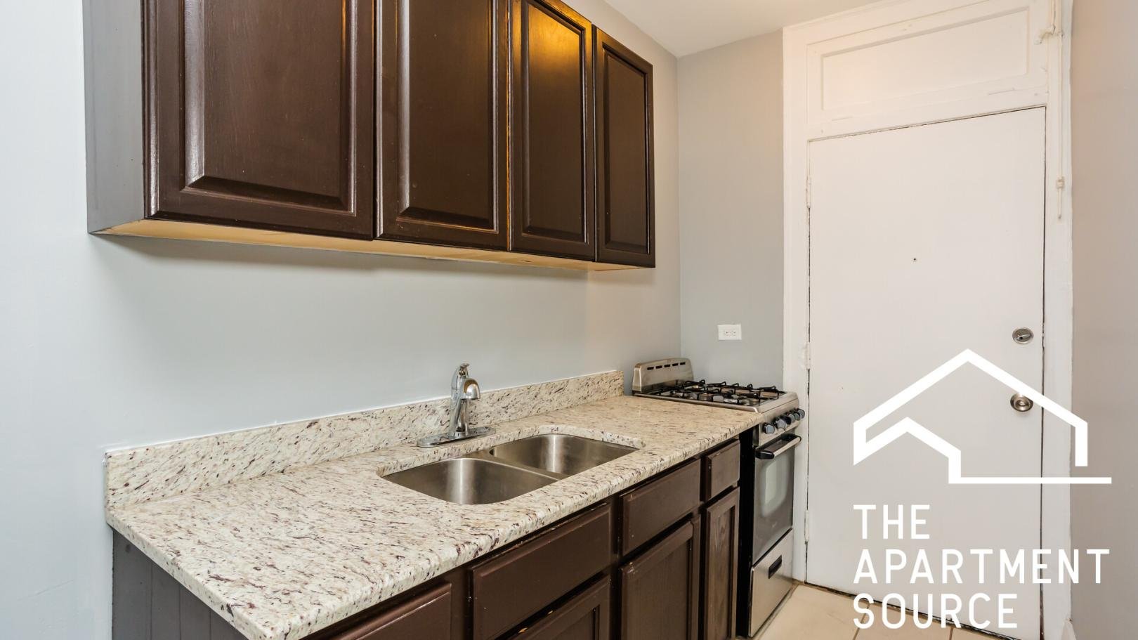 Chicago Apartment: 6949 South Paxton #3C