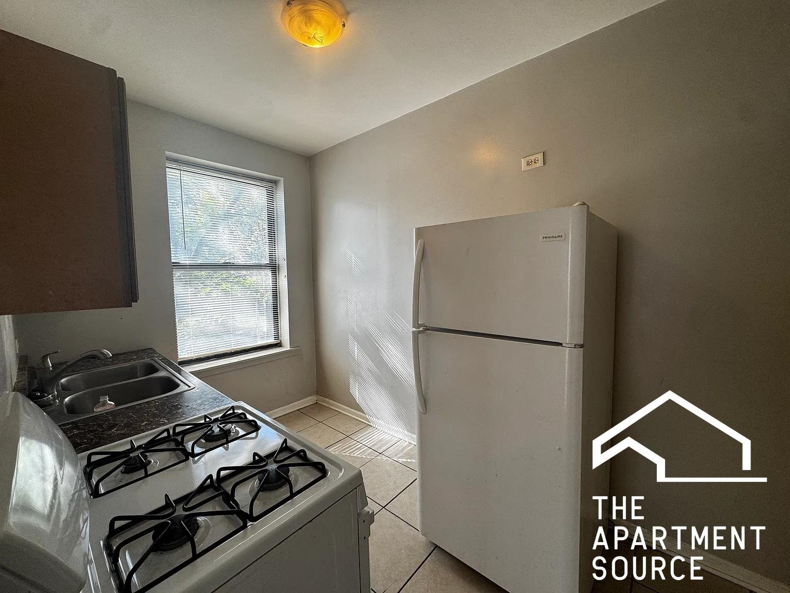 Chicago Apartment: 7654 South Marquette Ave #2
