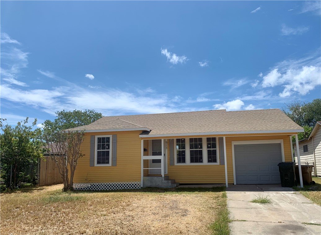 Corpus Christi House: 913 Azalea Dr