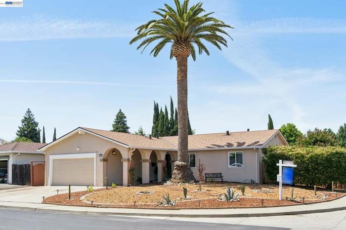 Antioch House: 2800 Seville Cir