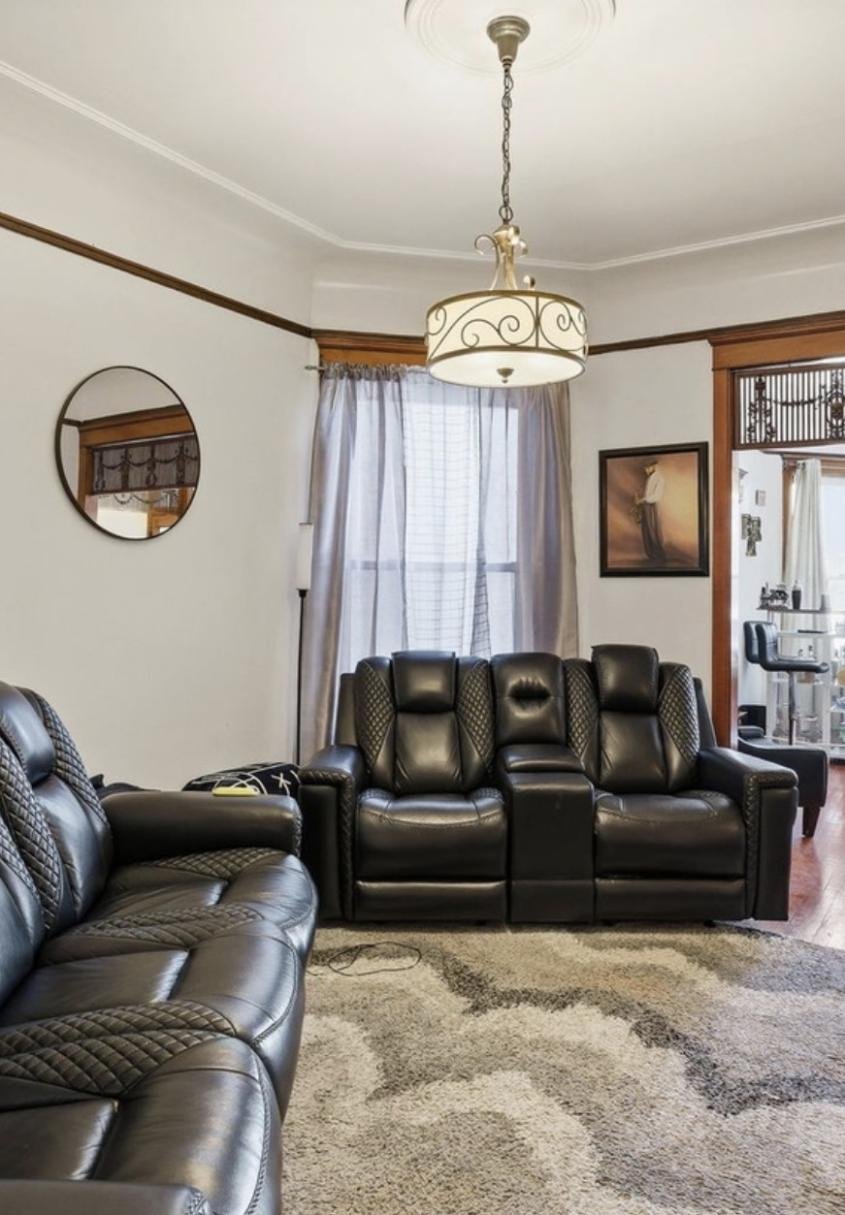 Chicago Apartment: 4734 South Prairie