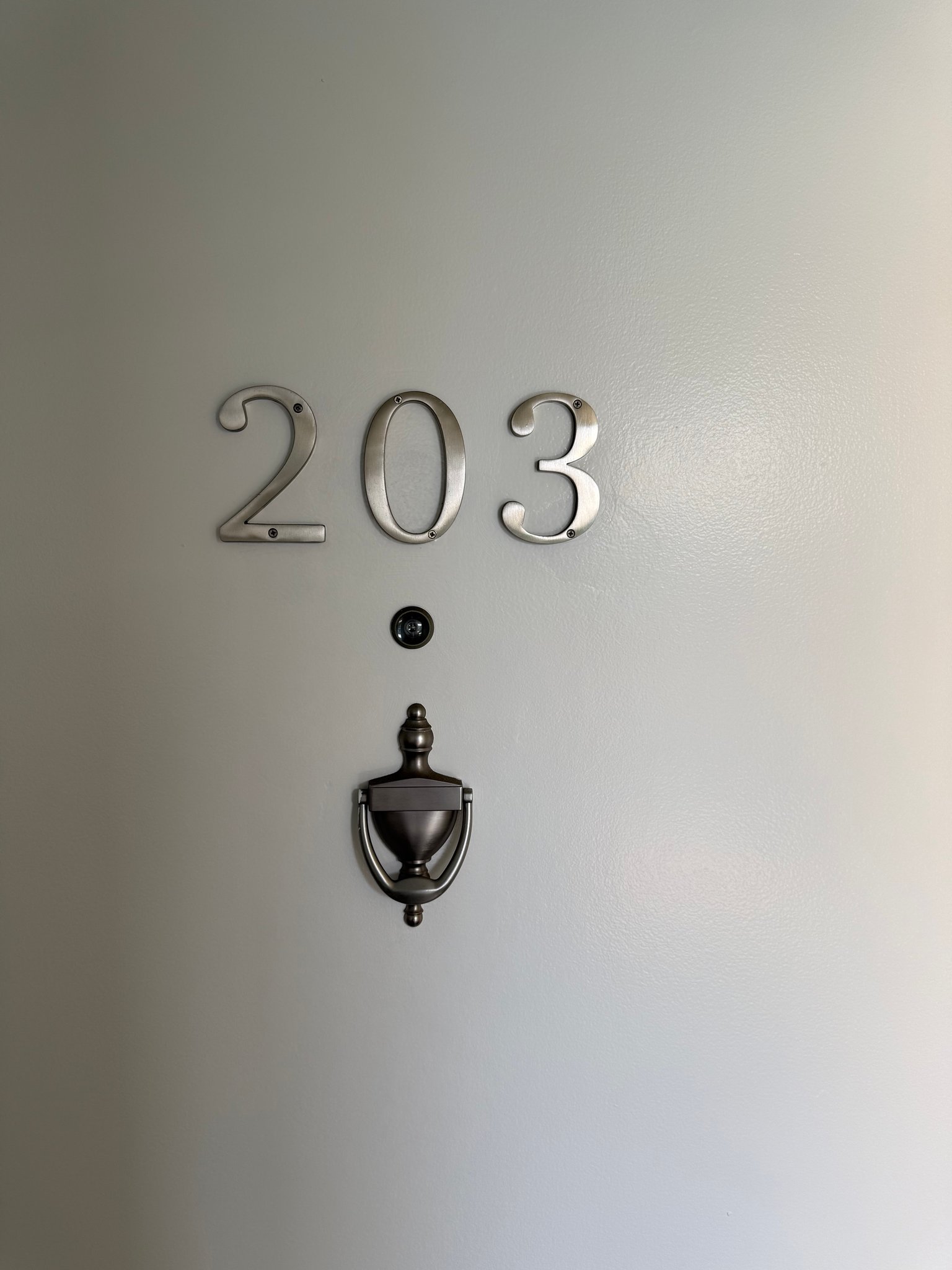 Los Angeles Apartment: 310 S Sherbourne Dr