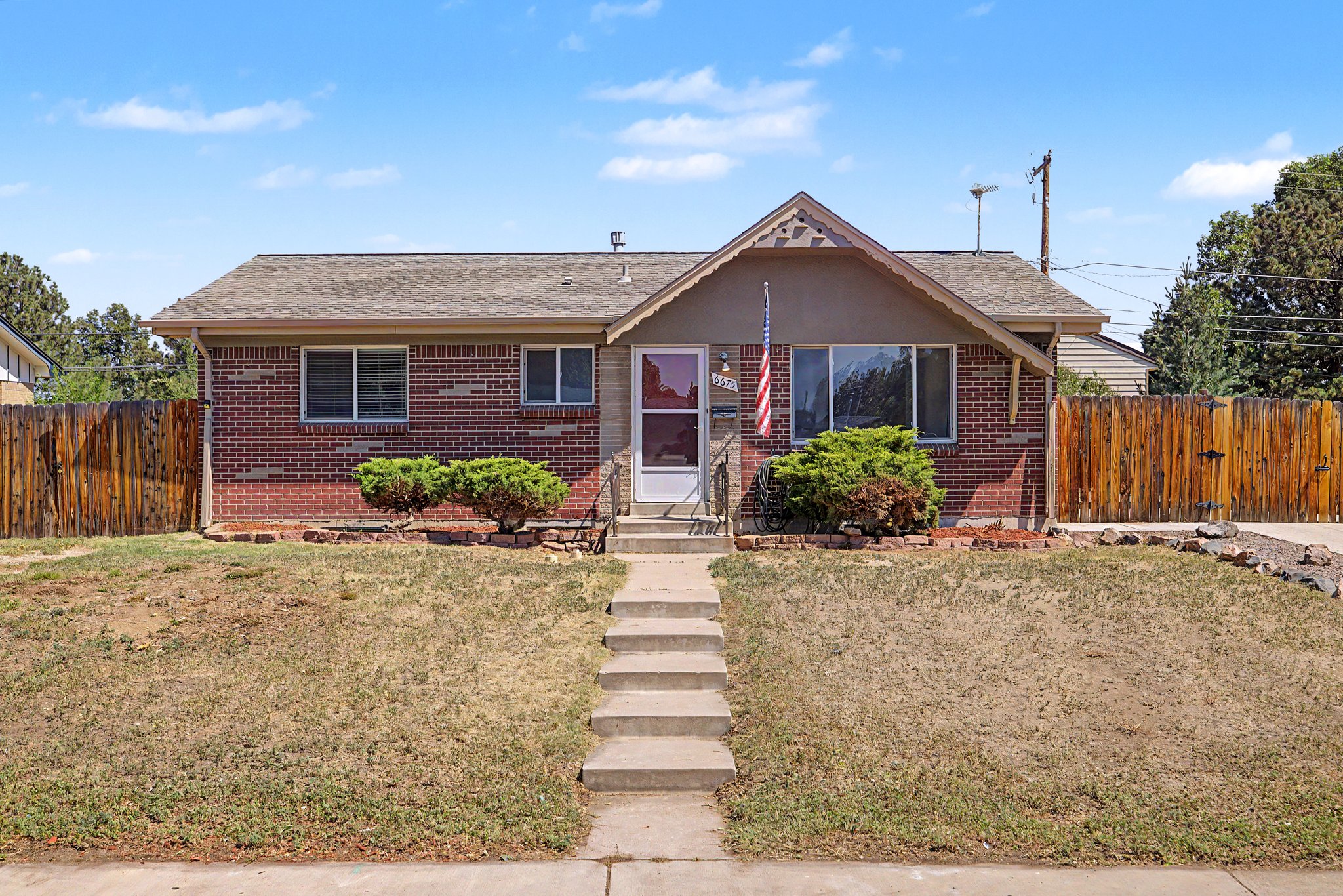 Lakewood House: 6675 W Arizona Ave