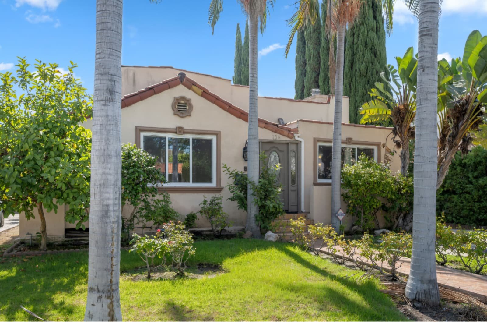 Beverly Hills House: 138 N Hamel Dr