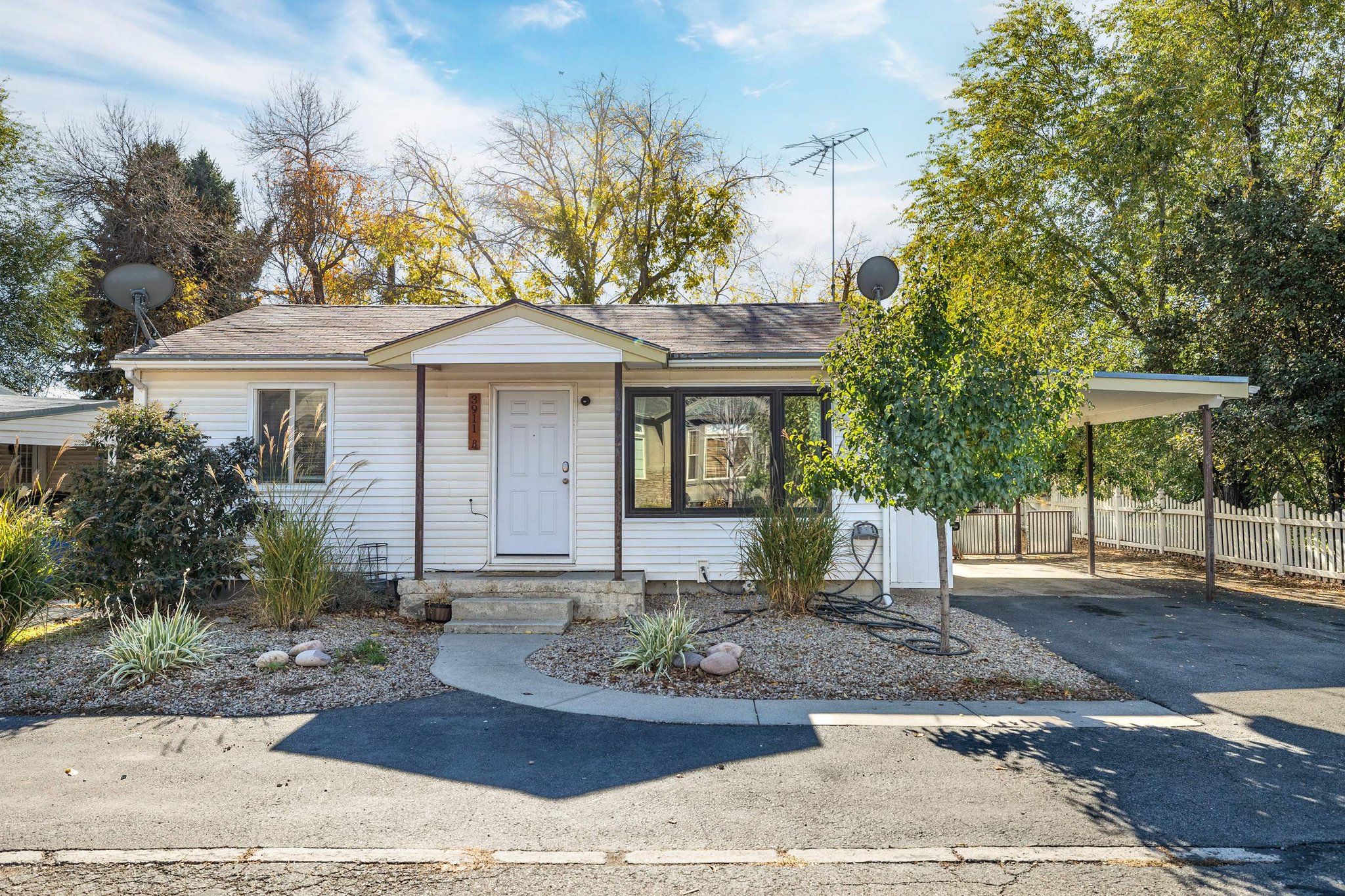 West Valley City Apartment: 3911 S 3200 W Unit C