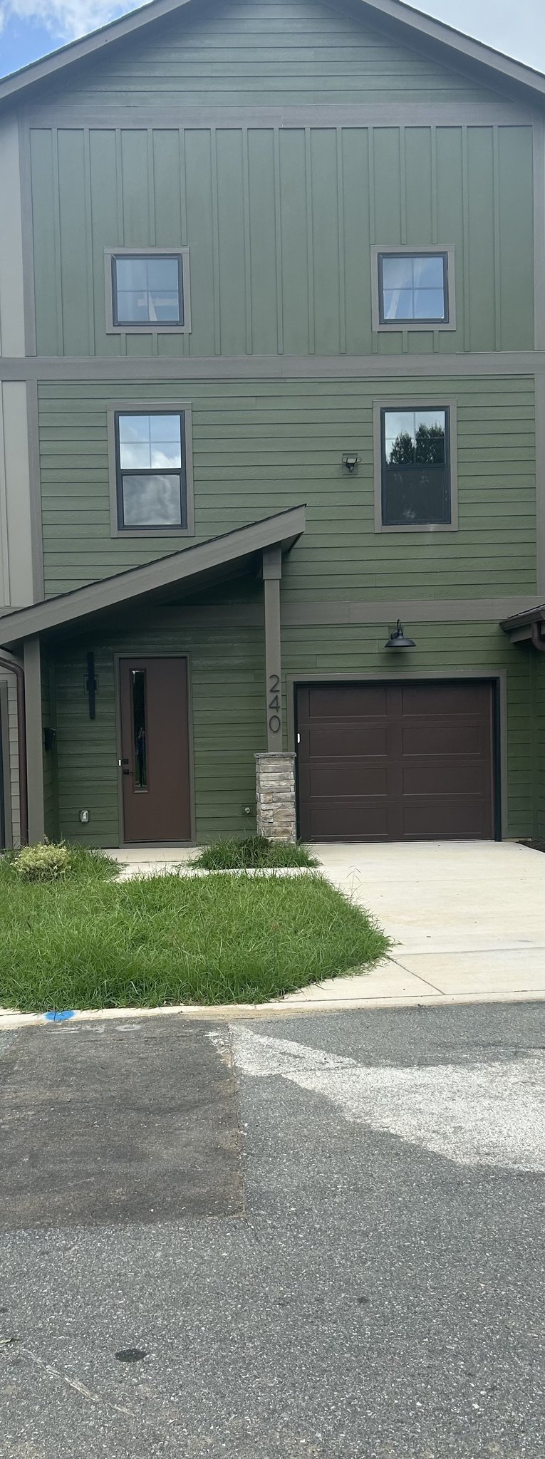 Charlotte Townhome: 240 Lander St