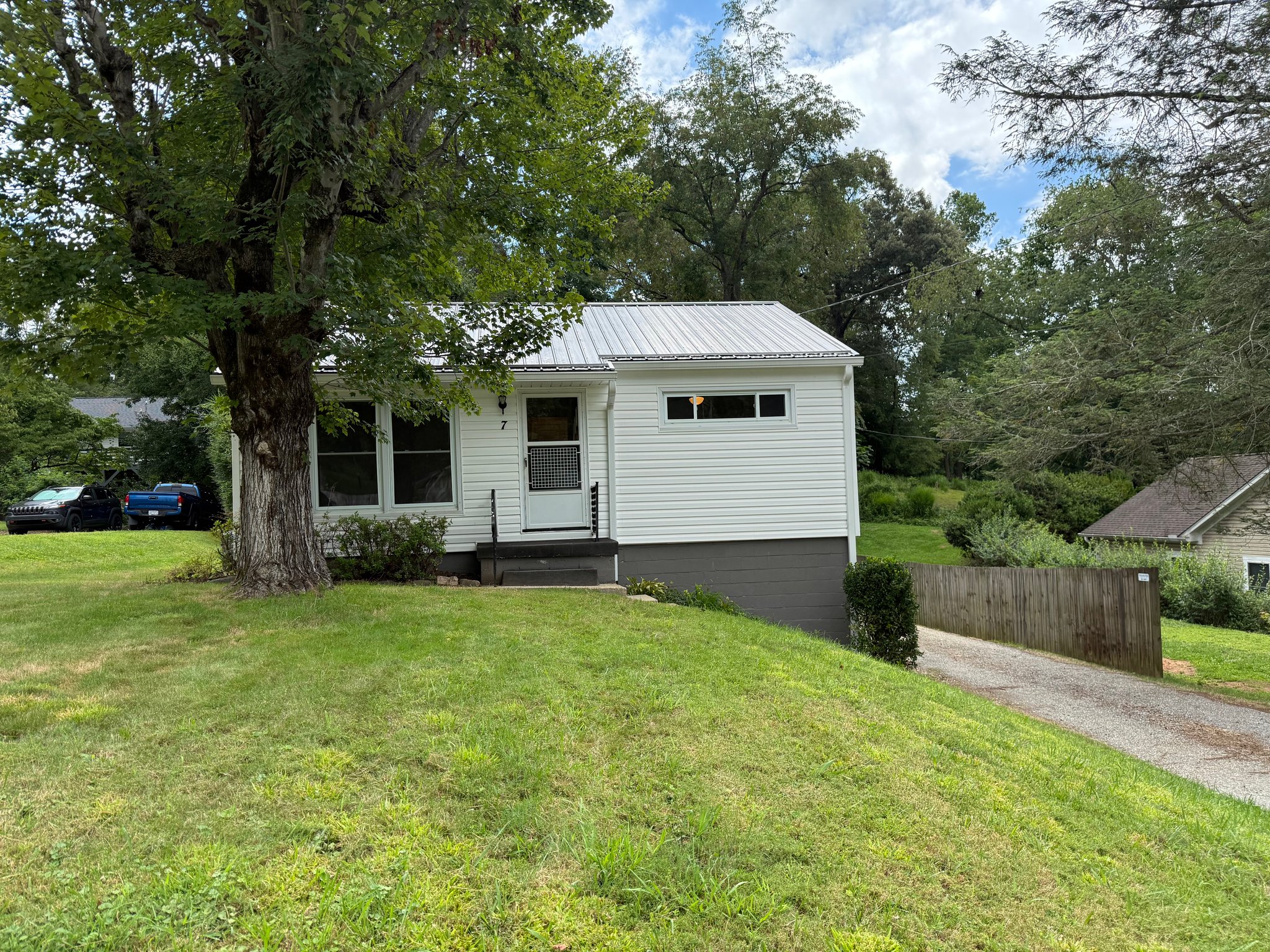 Asheville House: 7 Robinwood Ave