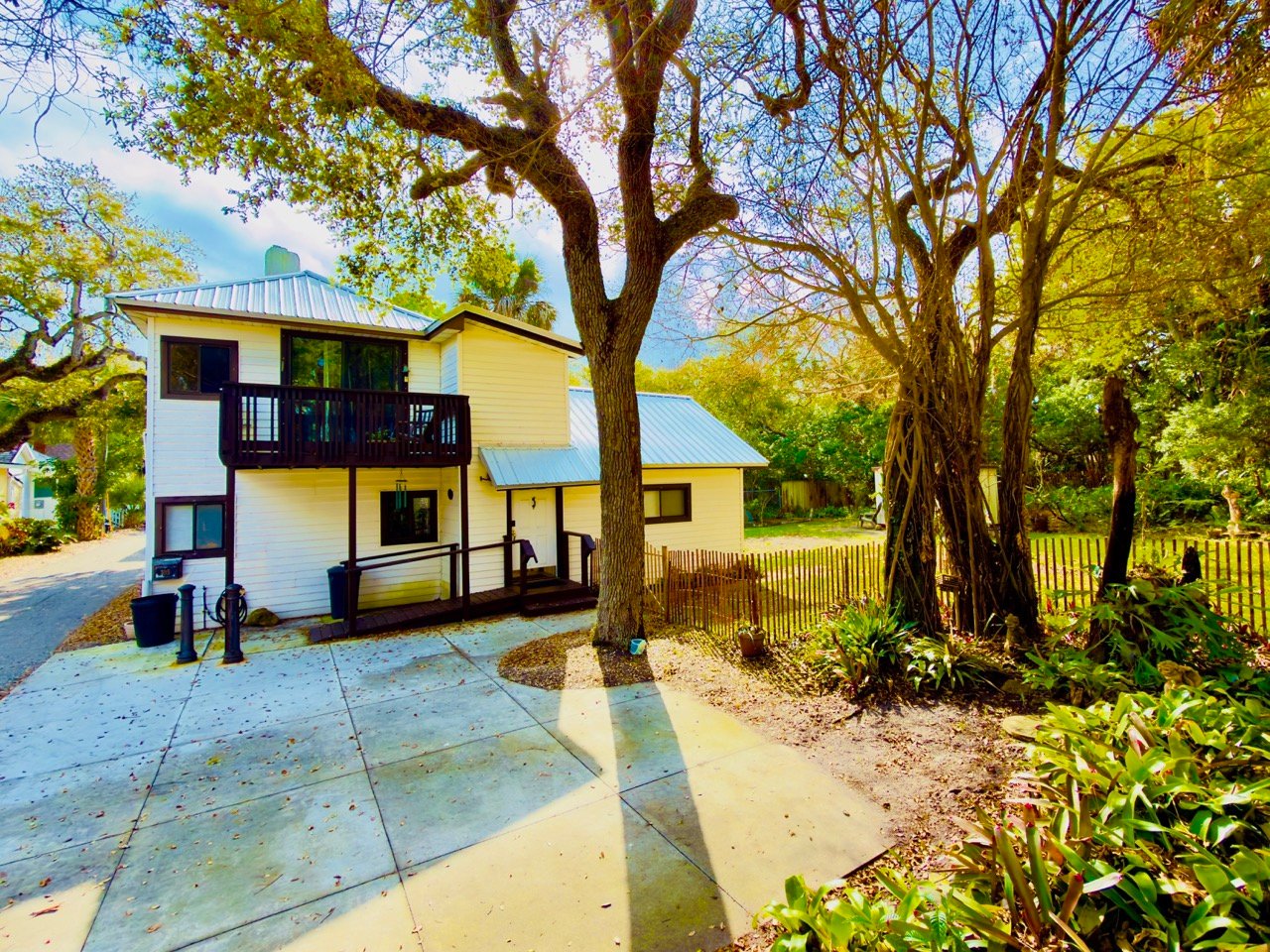 New Smyrna Beach House: 105 Esther St