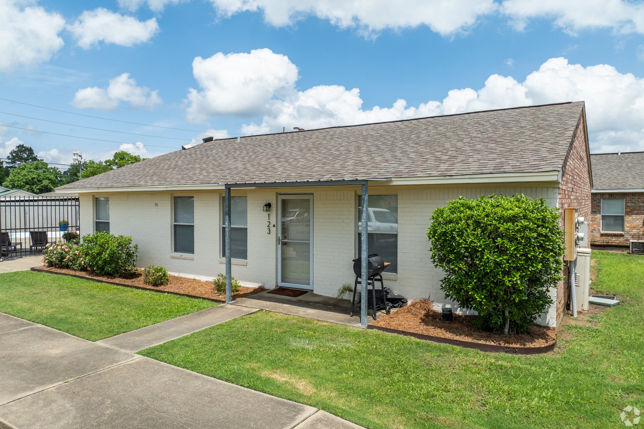 Monroe Apartment: 520 Finks Hideaway rd