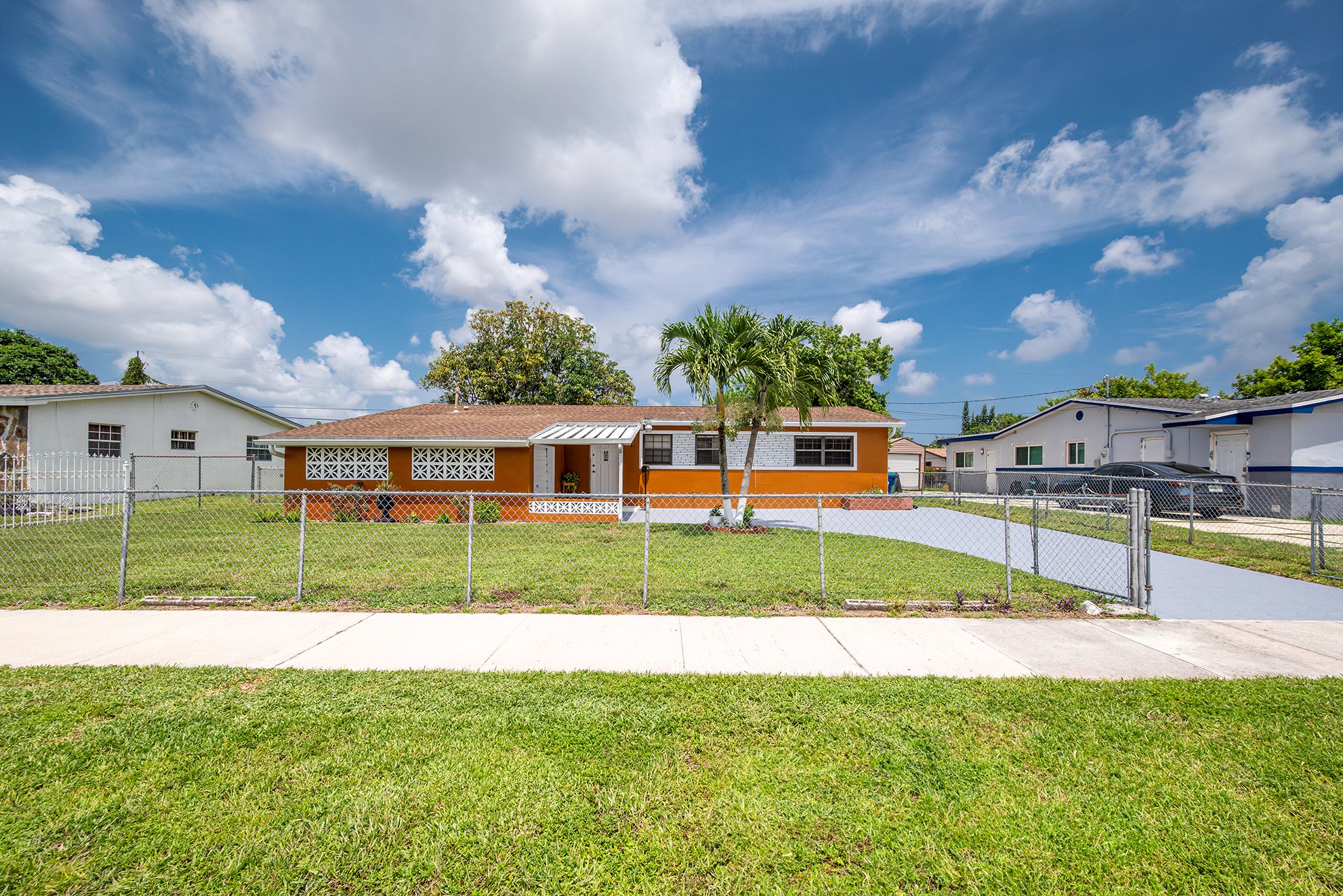 MIAMI GARDENS House: 19401 NW 23 AVE