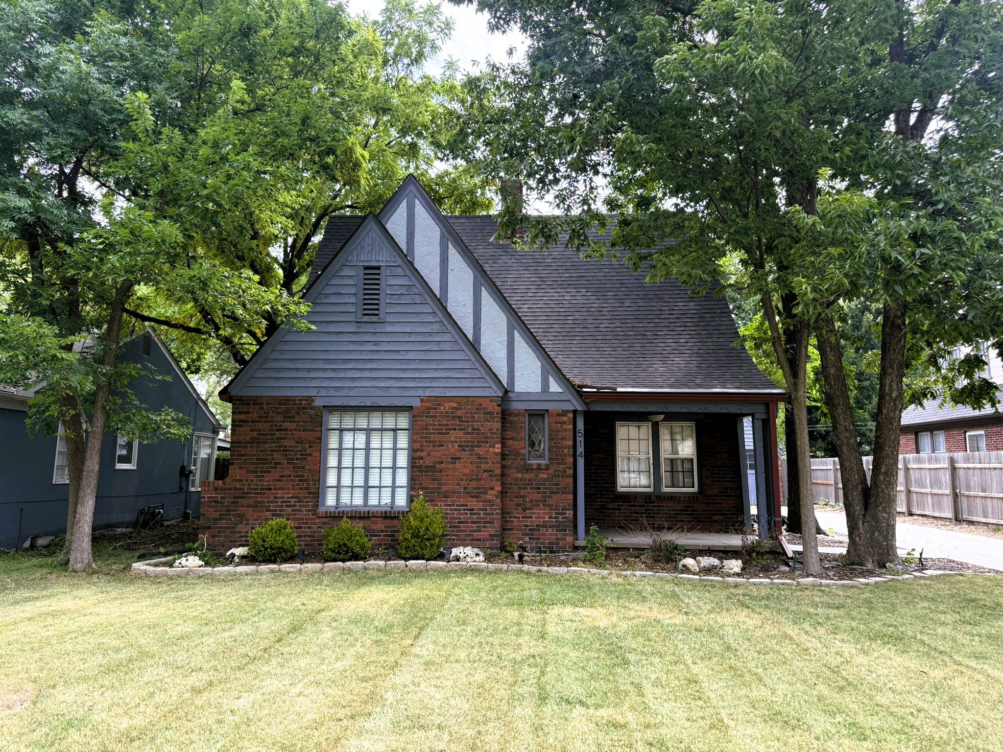 Wichita House: 514 S Crestway