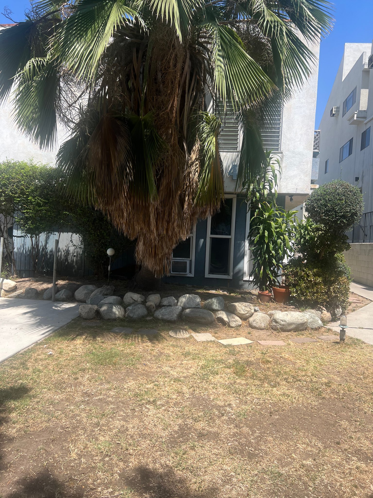 Los Angeles Apartment: 3444 Mentone Ave