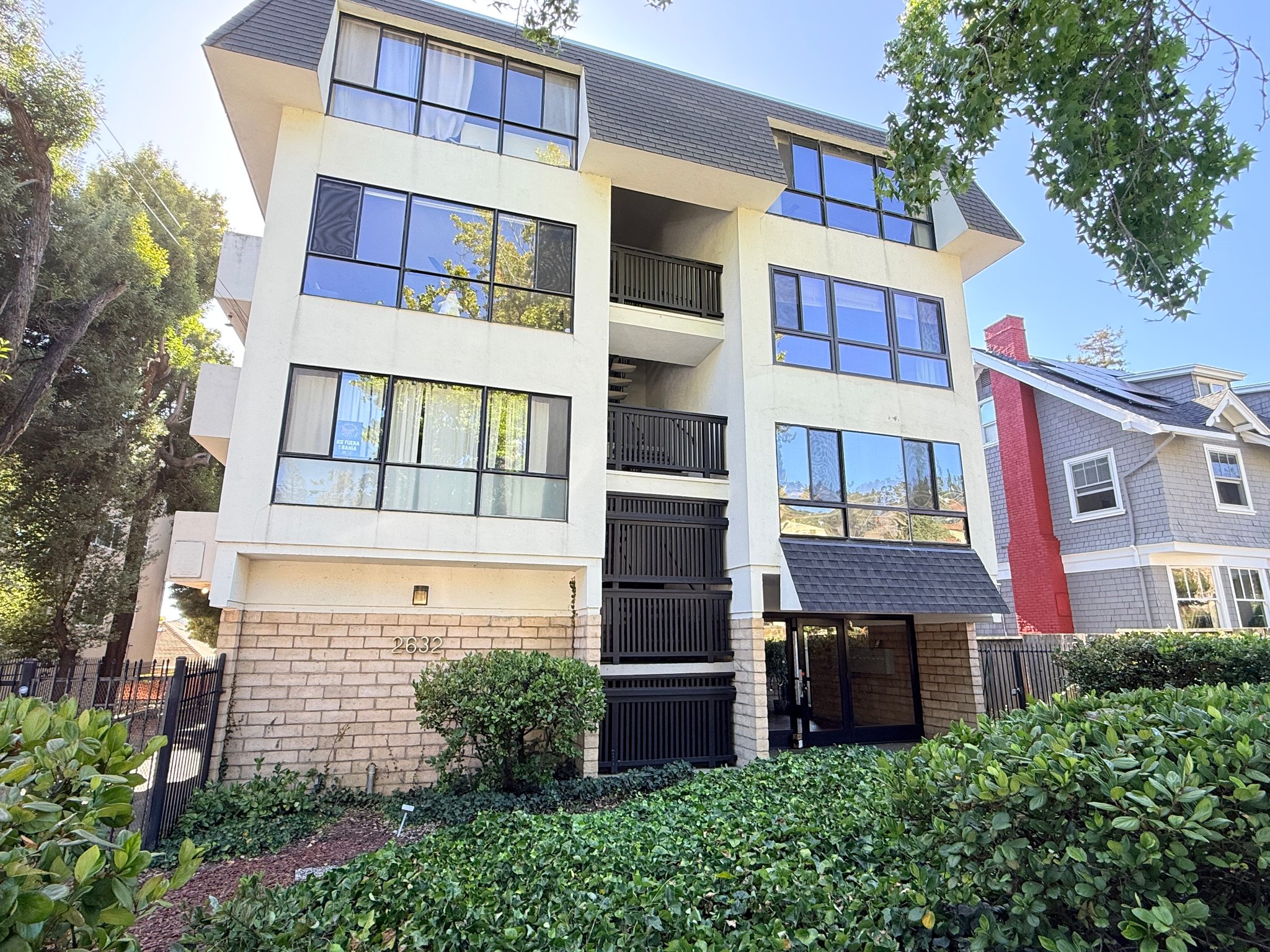 Berkeley Apartment: 2632 Warring St