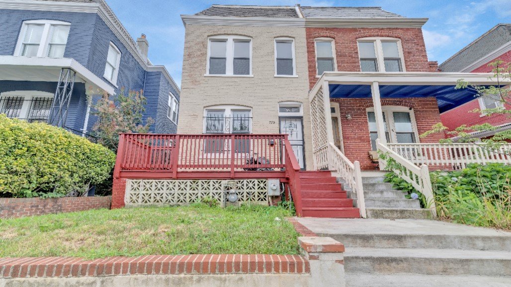 Washington Townhome: 720 Gresham Pl NW