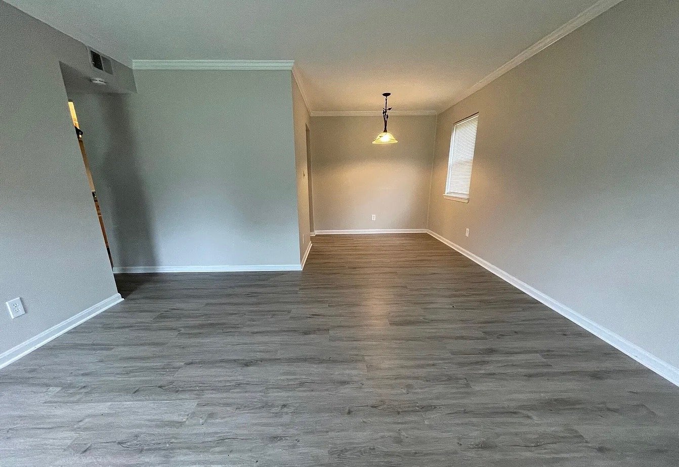 Louisville House: 3308 Conway Ct