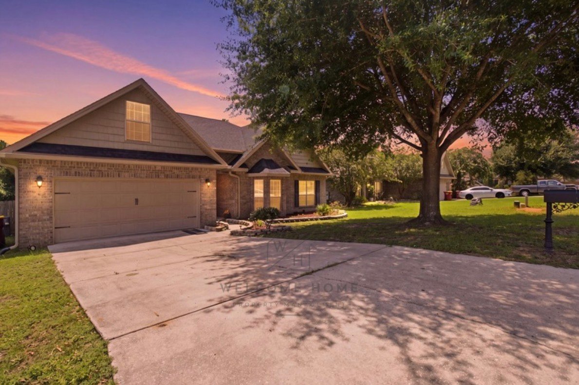 Crestview House: 734 Lime Ln