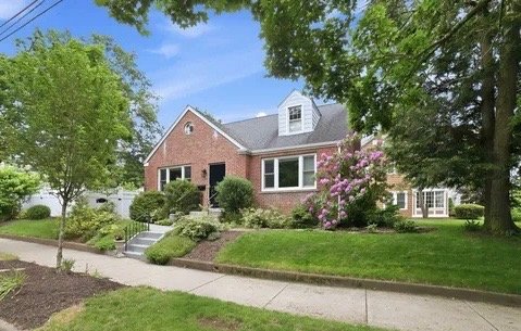 New Haven House: 65 W Park Ave
