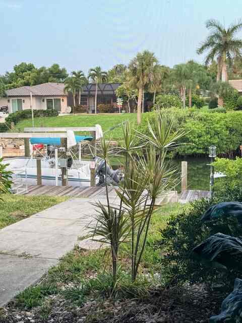 Nokomis House: 424 Bellini Circle