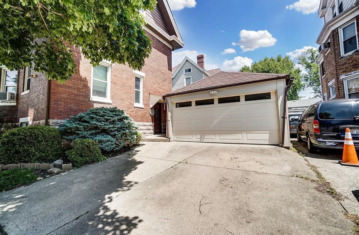 Cincinnati House: 4424 Ashland Ave
