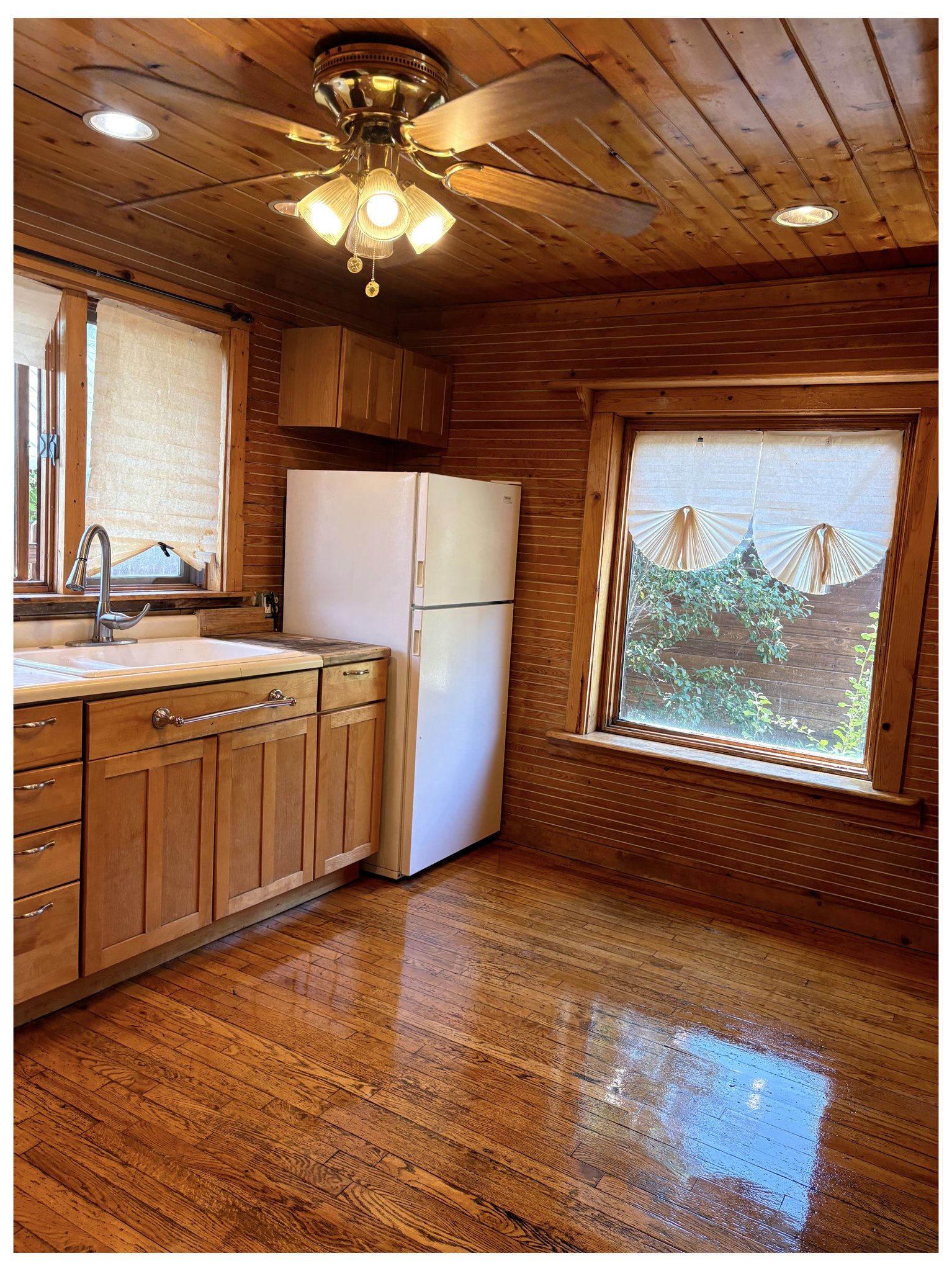 Flagstaff House: 416 S Leroux St
