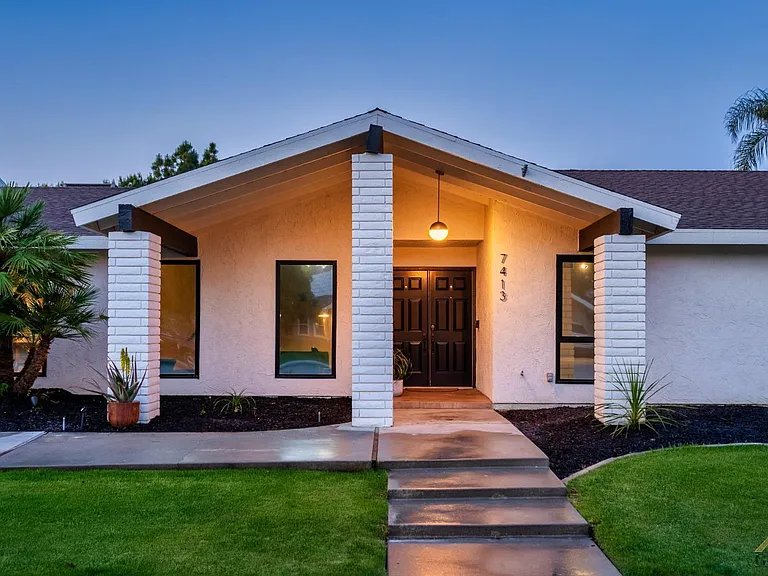Bakersfield House: 7413 Saddleback Dr