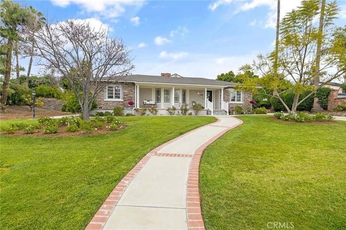 Whittier House: 15155 El Soneto
