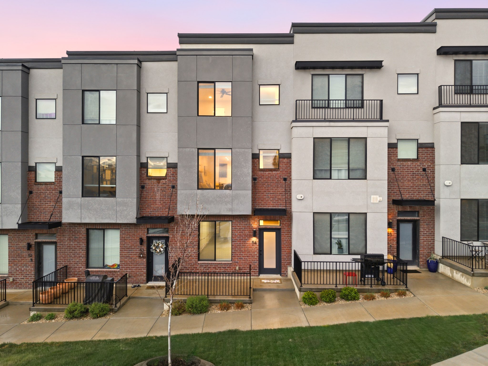 North Salt Lake Townhome: 25 E Center St
