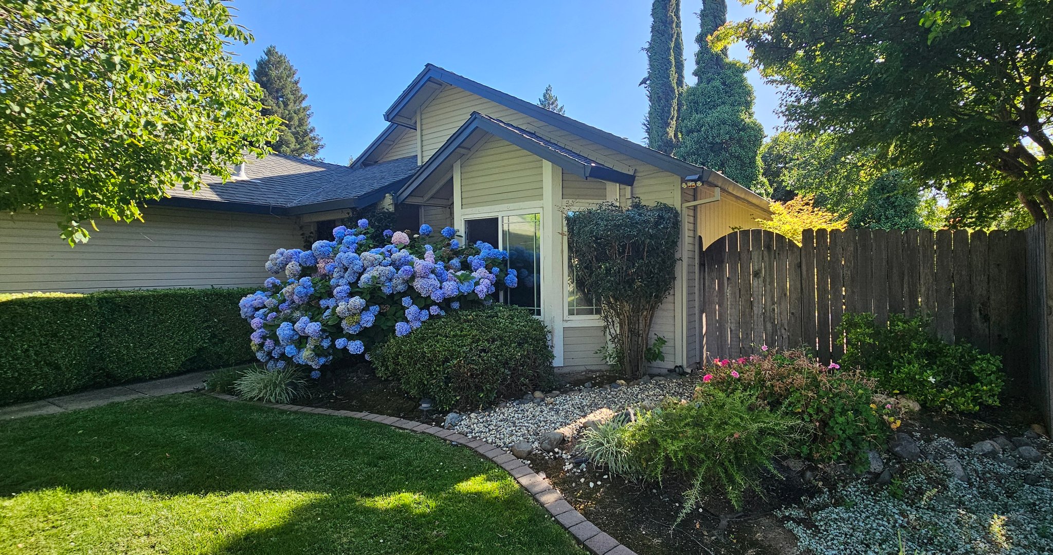 Sacramento House: 3083 Funston Dr