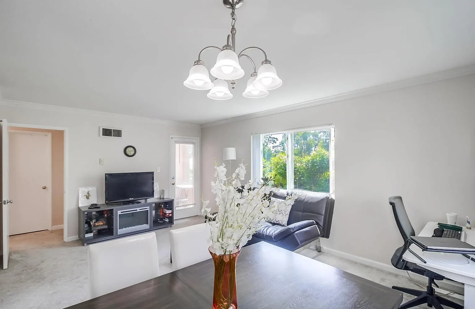 San Diego Single Room: 7555 Charmant Dr