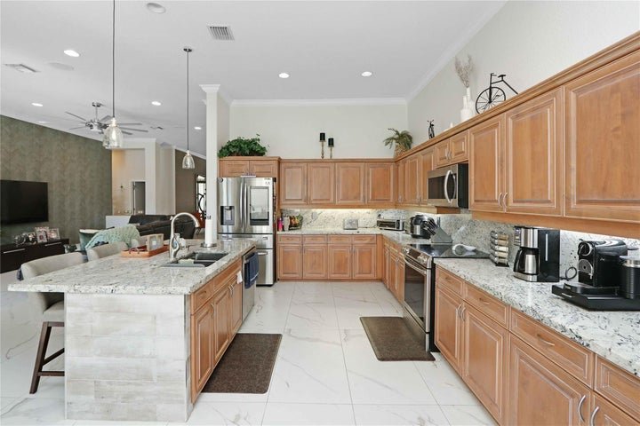 Weston House: 1182 PEREGRINE Way