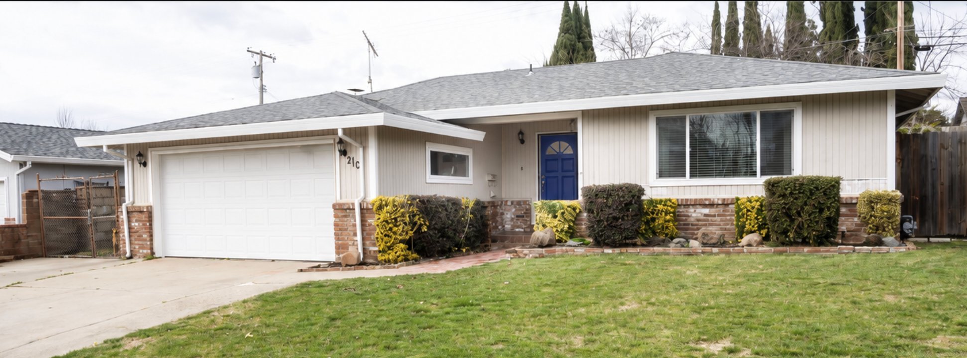 Roseville House: 210 Canterbury Ave
