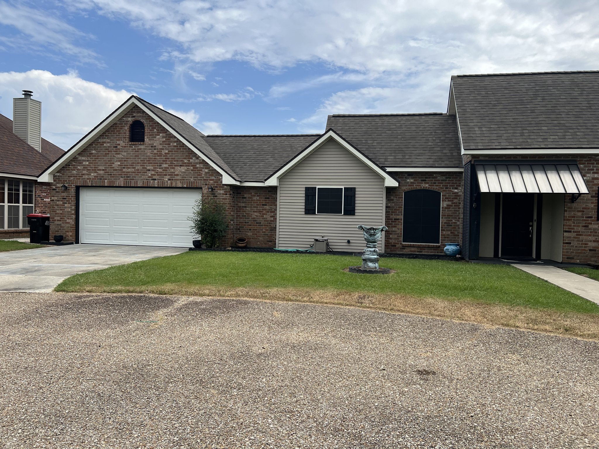 Lafayette House: 125 Boulder Dr