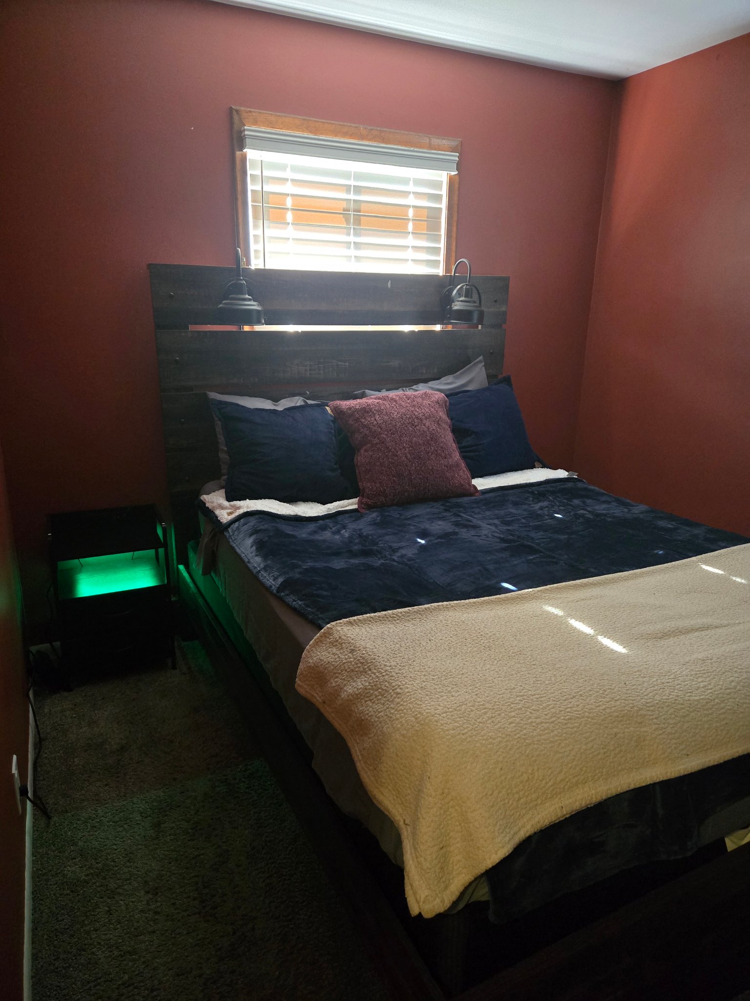 ROYAL OAK Single Room: 1103 MONTROSE AVE